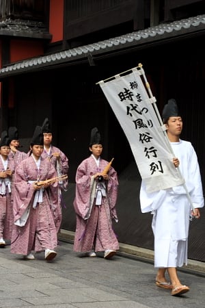 祇園東のつね桃さん＠安井金比羅宮 櫛まつり 時代風俗行列。: 朝は知恩院でラジオ体操！(の気分)：by行者橋