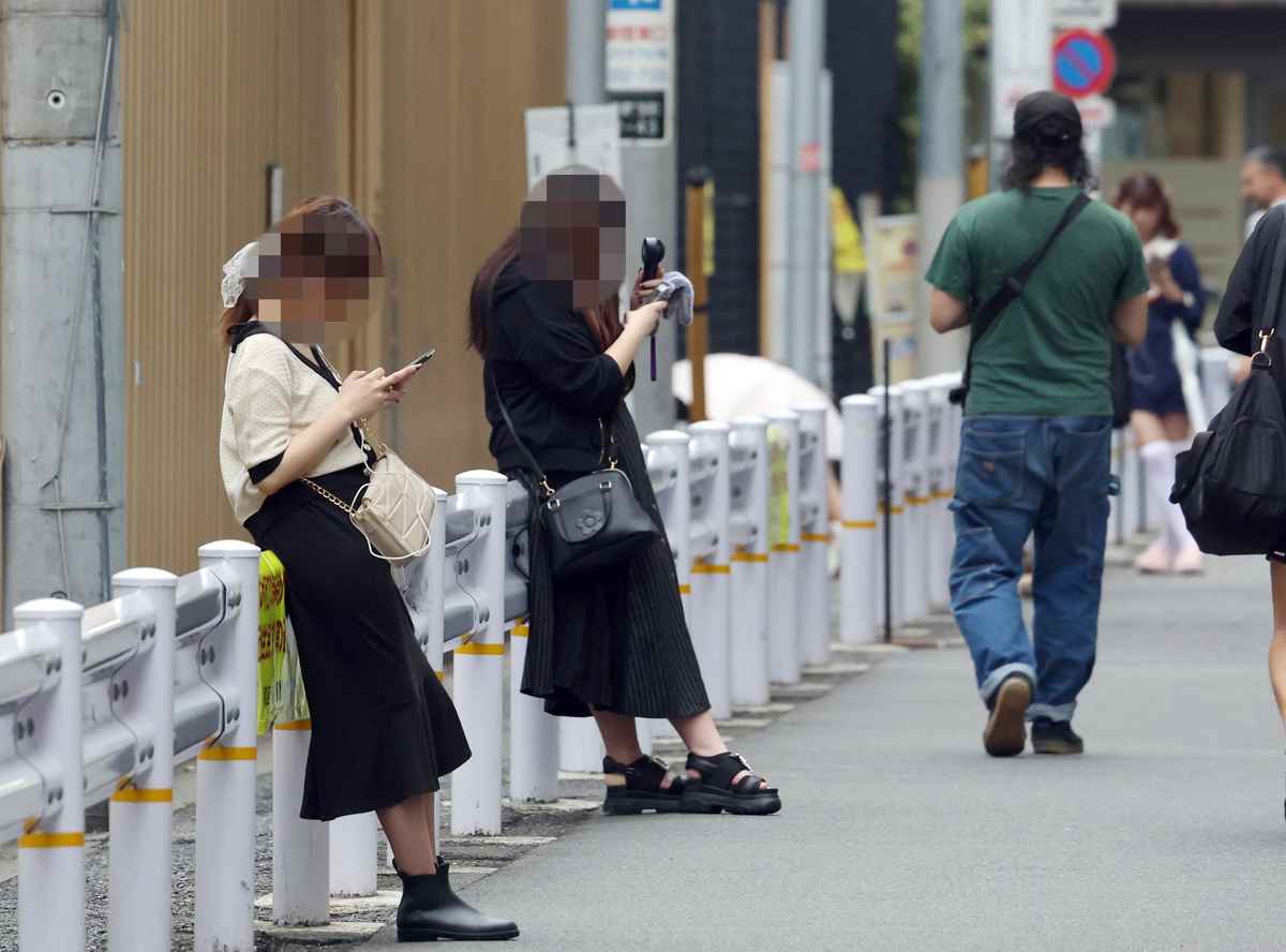 歌舞伎町「立ちんぼ公園」に迷惑系ライブ配信者が殺到…実態つかめない「カオス化」に懸念も - 弁護士ドットコム