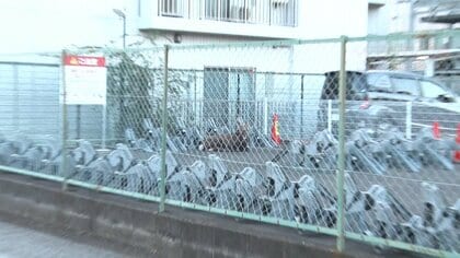 騒然】東京・八王子の住宅街に突然シカ出没 “角が危ない”住民不安 専門家「戦いに敗れた雄がさまよっていたのでは」｜FNNプライムオンライン