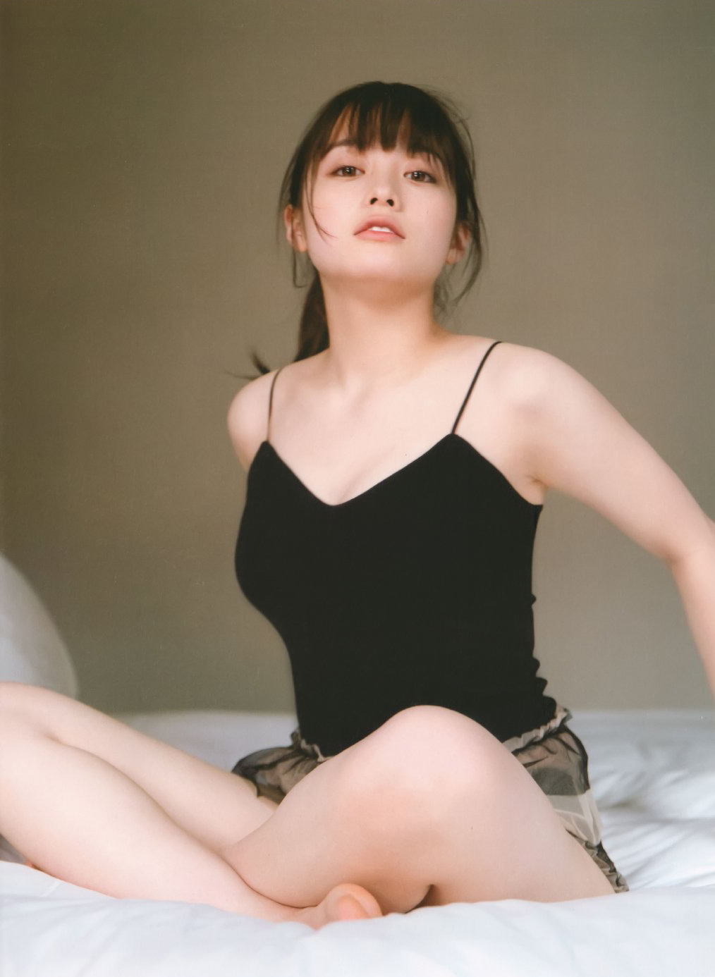 橋本環奈画像 Dカップ美乳は成長中？巨乳胸チラ＆美腋＆生足水着よりセクシーな画像がこんなにあった！