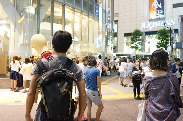 衝撃】日本一のナンパスポット「銀座コリドー街」を女装したオッサンが歩いたらこうなった | ロケットニュース24