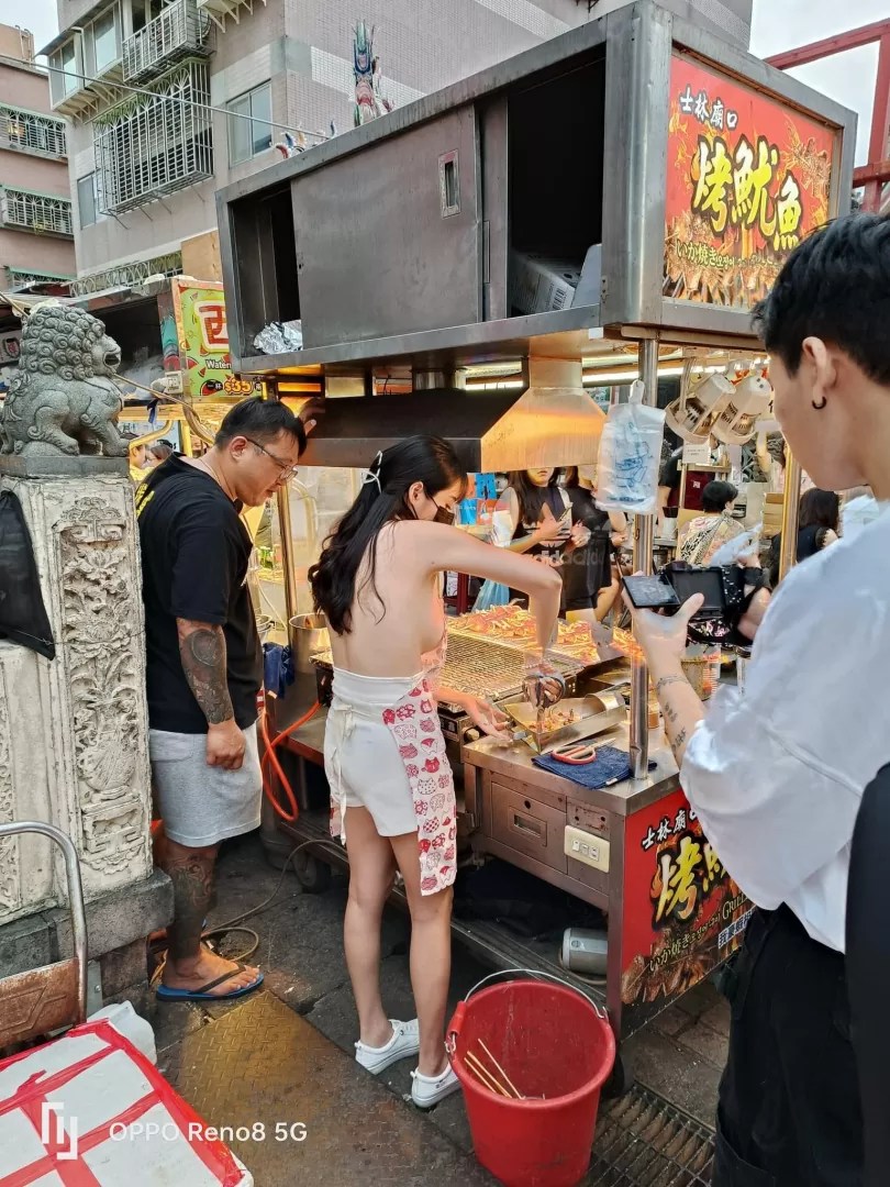 動画】台湾屋台の看板娘(17)、おっぱいが生意気すぎる💢 : アナ速‐女子アナ画像速報