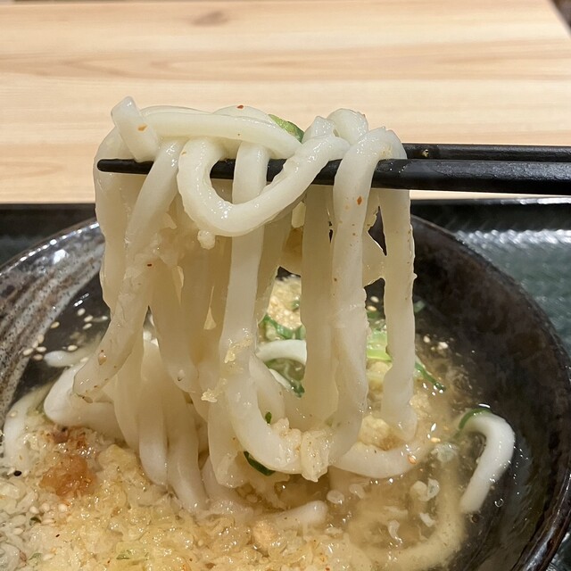 東京都・新宿駅でレタス870個を配布! -はなまるうどん「食物繊維麺」切替で |