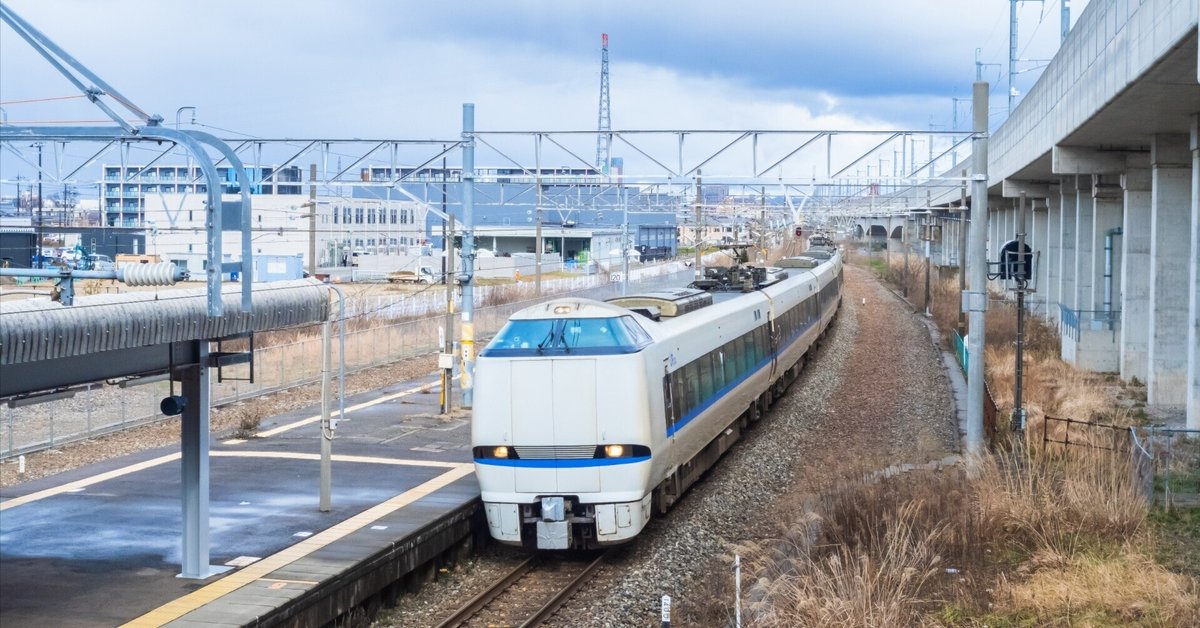 【JR西日本】北陸本線・西金沢駅にて普通電車発車