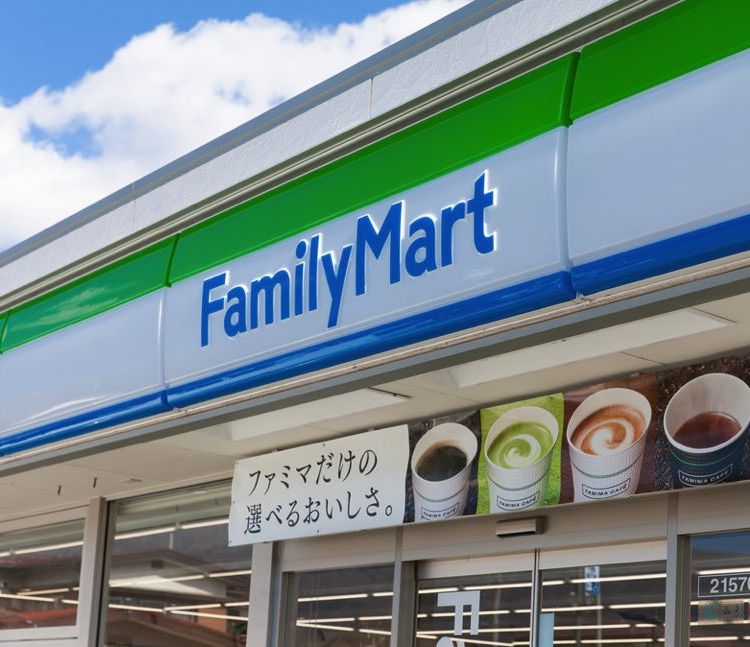 差し入れお菓子はコンビニで賢く選ぼう!贅沢スイーツや注意点も紹介