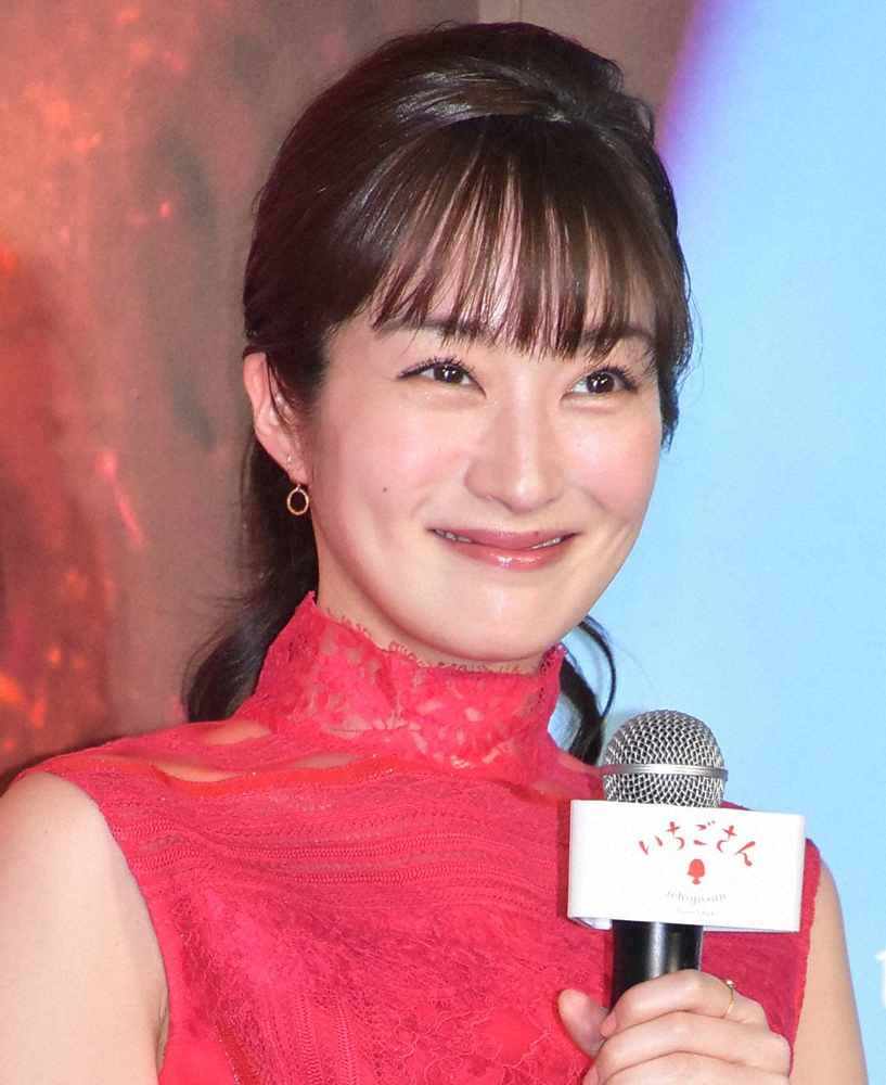 画像】豪華女優陣の華やかな装い…佐々木希、高梨臨、蒼井優、高畑充希らレッドカーペットファッション ／ 東京国際映画祭 6/35 -