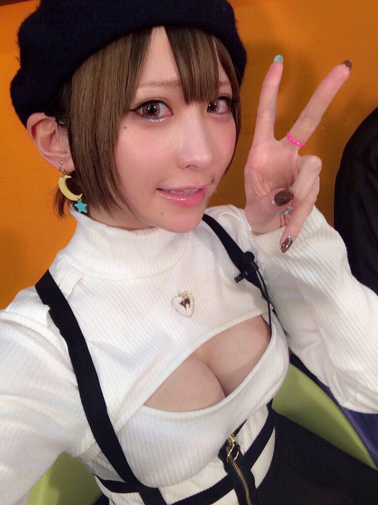 コスプレイヤーみゃこの乳輪見えそうになりながらエロ腋！ - エッチすぎるぐらぞうチャンネル