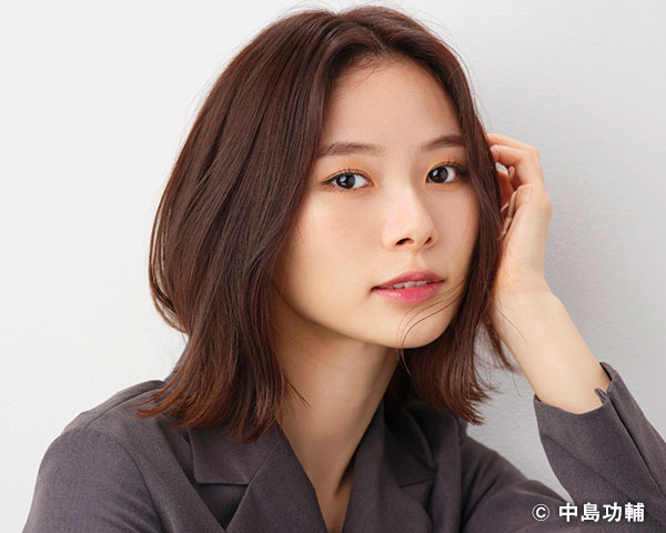 テレ朝POST » 大人気の朝日奈央、10円玉を顔に詰める衝撃姿！妹とのセクシー水着写真も公開