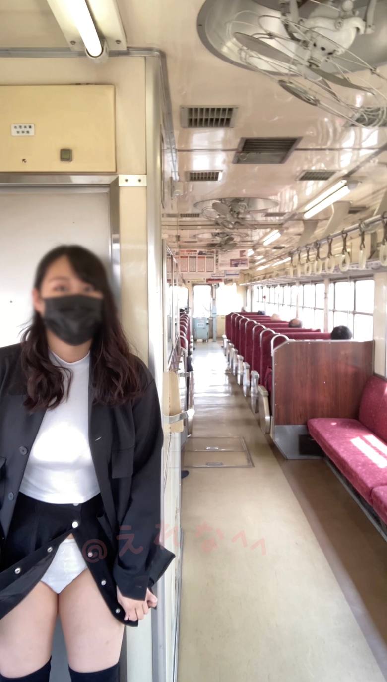 最終電車でオナニーを見せつけてくるミニスカ美脚パンスト痴女！ | 痴女動画 どマゾな