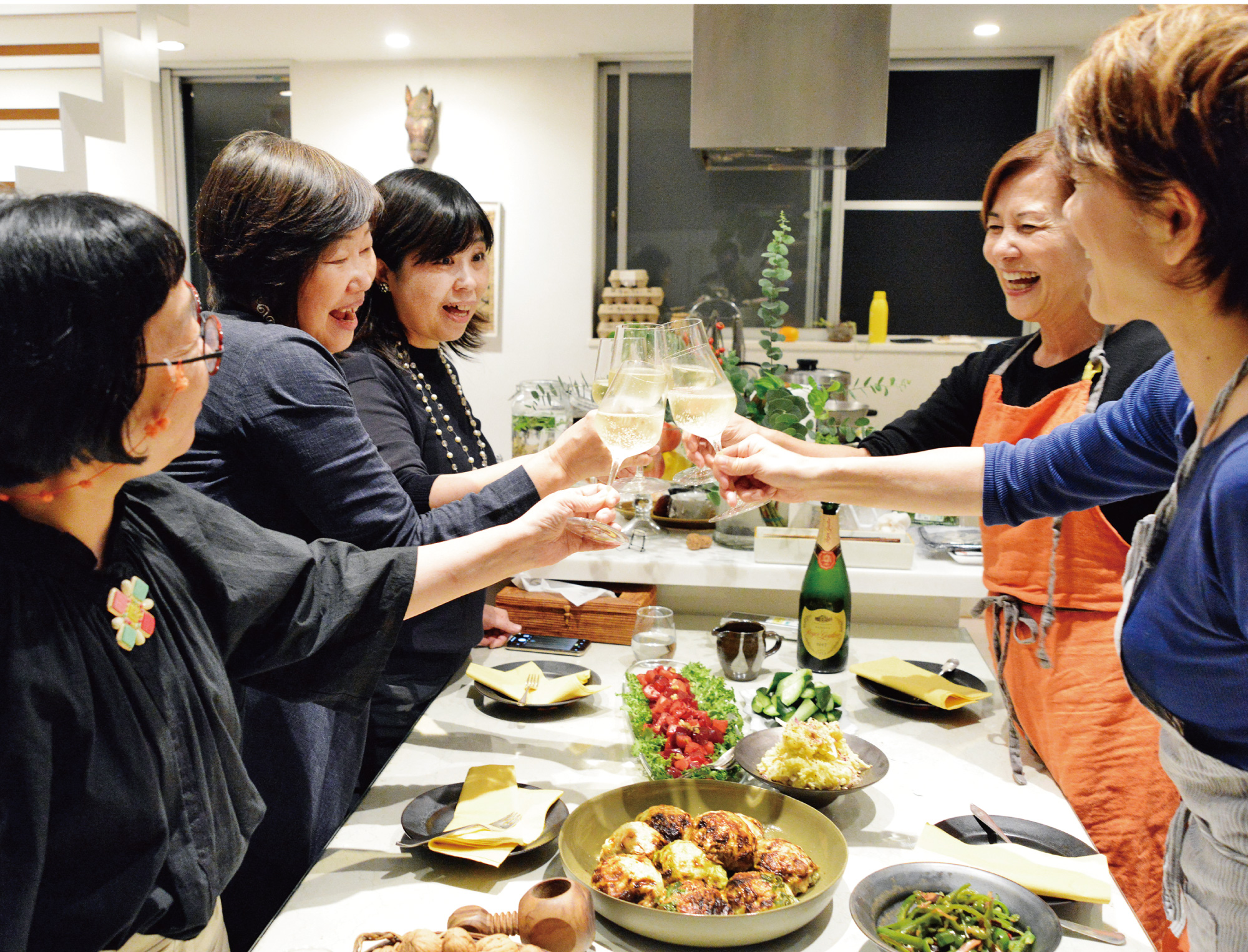 三迫ジムさんに二日間お世話になりました！ 金曜土曜と、古川のどか、ルキア平野の二人の選手を連れて三迫ジムさんに出稽古に。  のどかは、世界チャンピオンの晝田