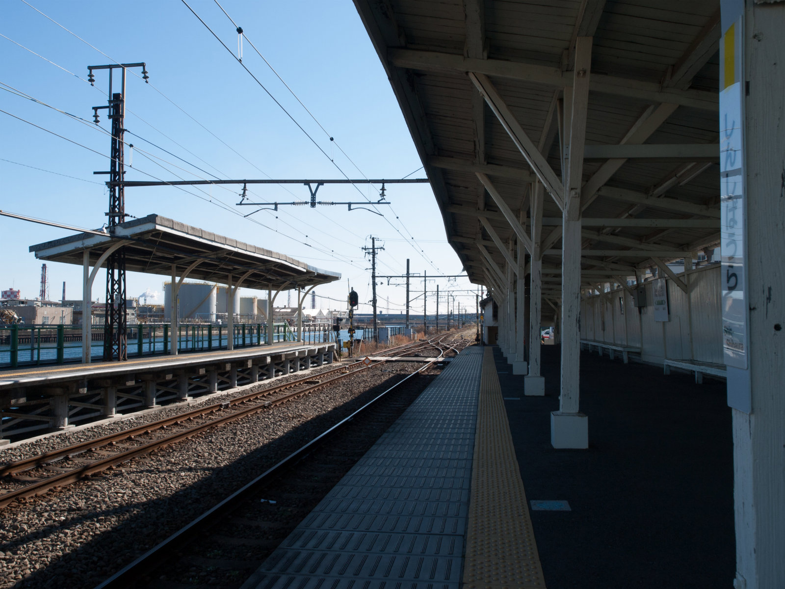 JR東日本鶴見線新芝浦駅(JI51) (下り・上り) - 構図勝負の撮影地ガイド＠うぇぶろぐ