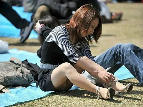 お花見で撮られたパンチラ画像！今年はお花見したいねｗ