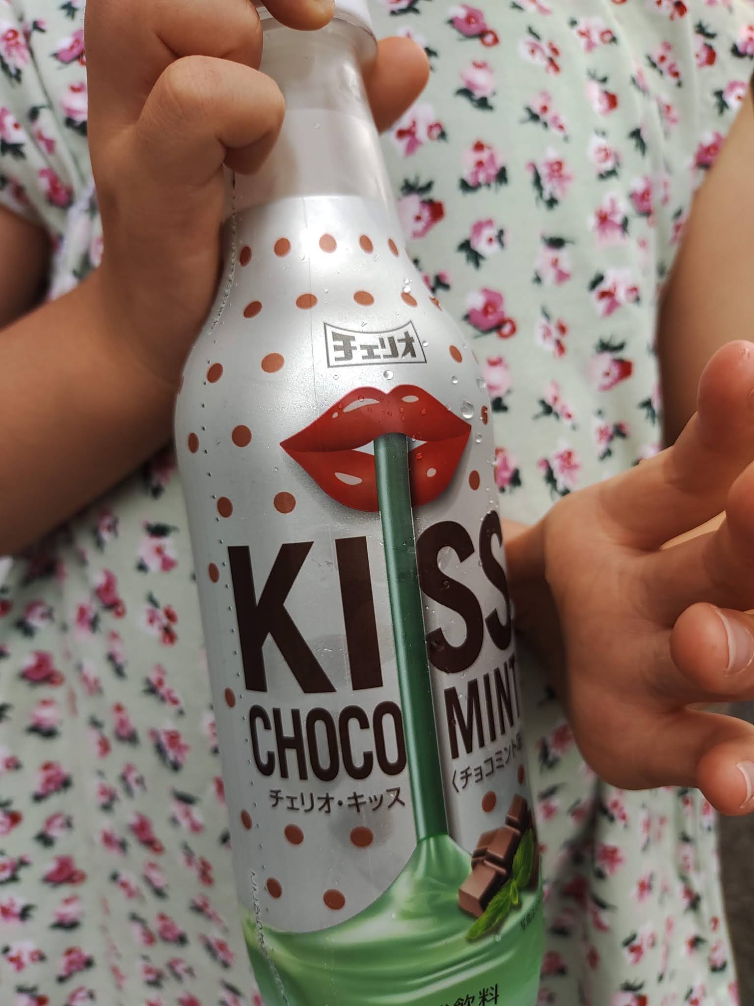 ついにチョコミントがソーダになっちゃった！ 爽快感あふれるチェリオ「KISS チョコミント」が発売されたよ〜 | Pouch［ポーチ］