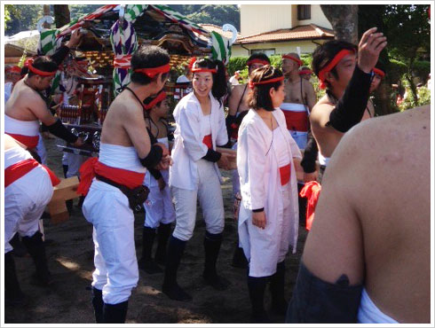 「自分で着た浴衣で夏祭りに」中学生が着付け体験　帯の結び方などに悪戦苦闘【岡山】