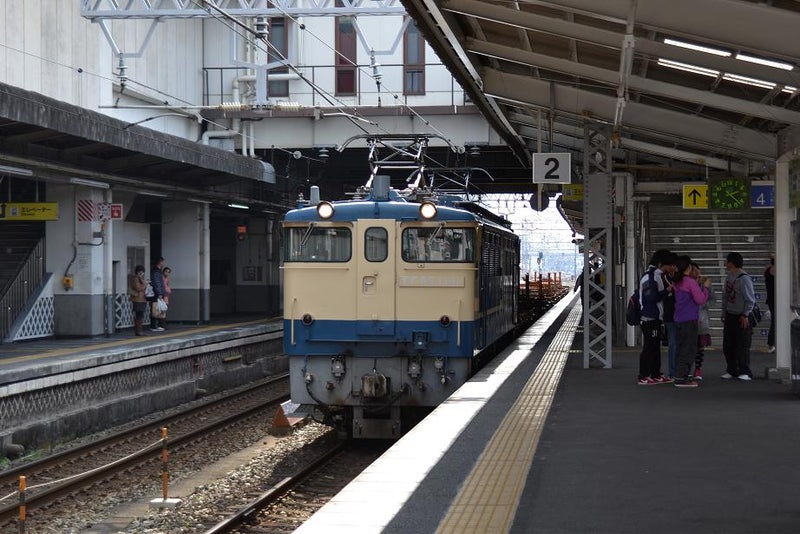 電車移動中🚃 岡山から庭瀬、歩きで平野、また庭瀬まで戻って倉敷駅、イマココ😅 今から50分歩くか？30分待ってバスに🚌乗るか？