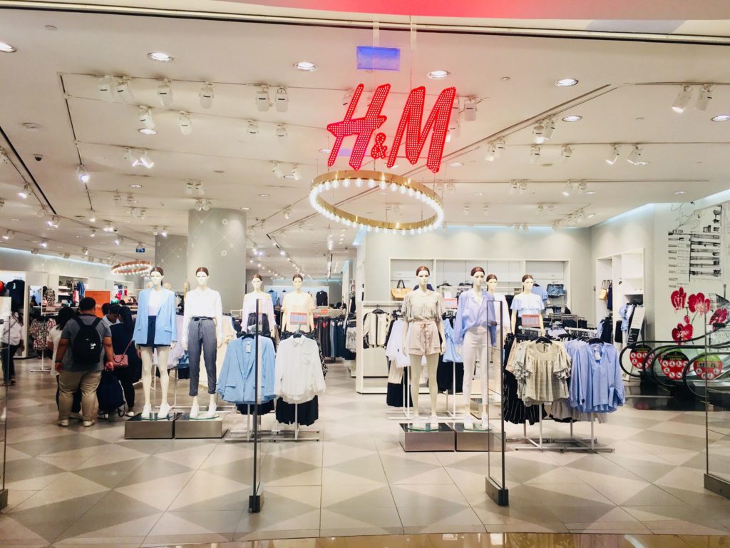 H&Mが人種差別反対による暴動を受け、一部店舗を閉鎖 - WWDJAPAN